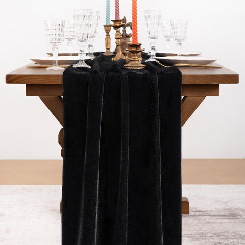 Socomi 2-piece velvet table runner for Valentine's Day decor