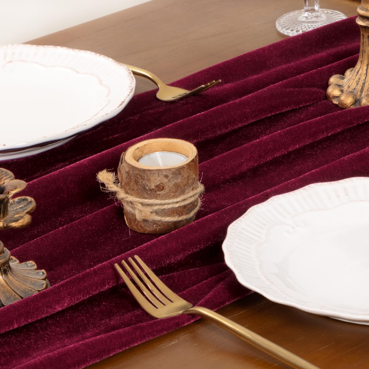 Socomi velvet runner as backdrop decor for Christmas and celebrations.