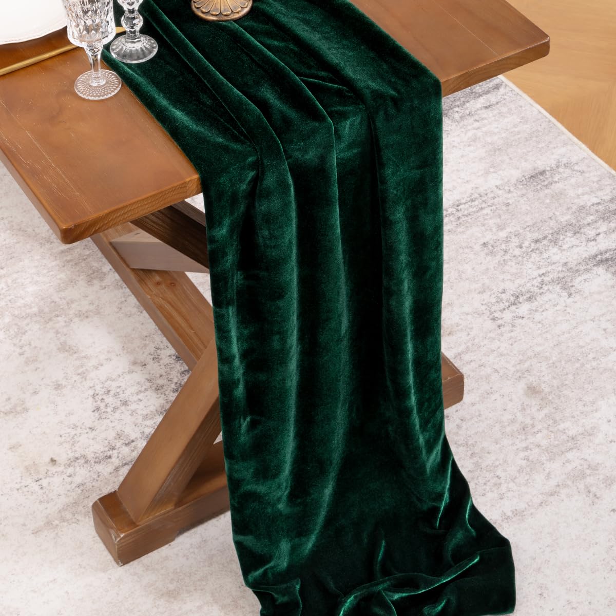 Socomi emerald velvet runner enhances wedding and holiday table decor.