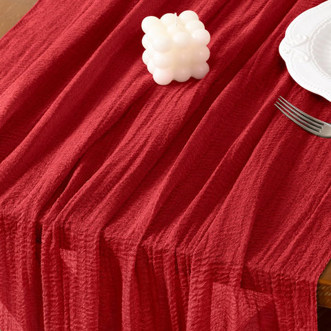 Socomi wedding party table runner adds vintage charm to centerpieces.