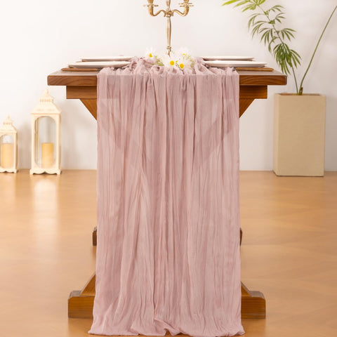 Socomi wedding table decor with pink runner for romantic rustic ambiance.