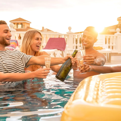 Soelomu easy-to-assemble champagne flutes save setup time