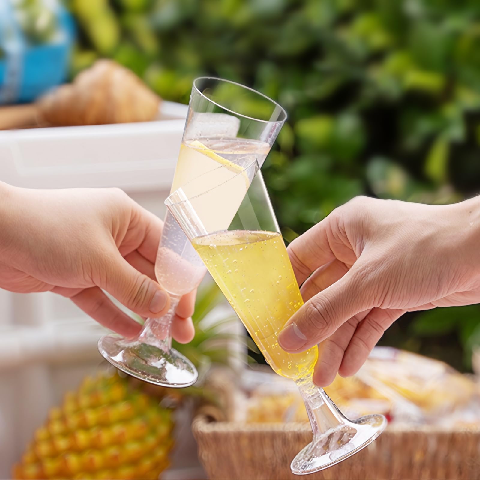 Soelomu multi-use clear flutes for cocktails and desserts