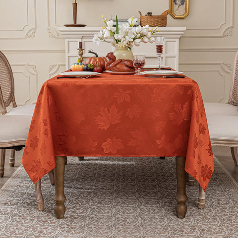 Softalker outdoor tablecloth is suitable for casual autumn dining outdoors.