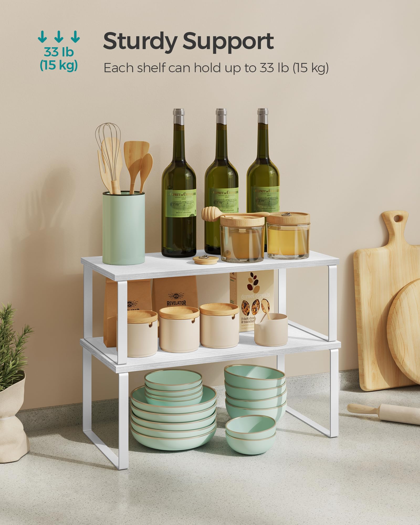 SONGMICS cloud white snow white finish creates a clean look.