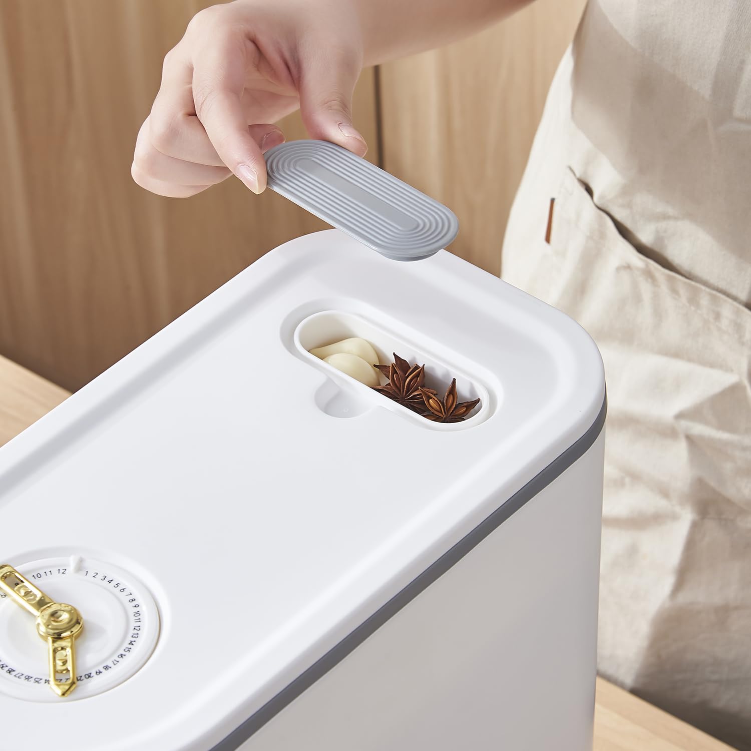 Sooyee BPA free materials ensure safe, durable kitchen storage.