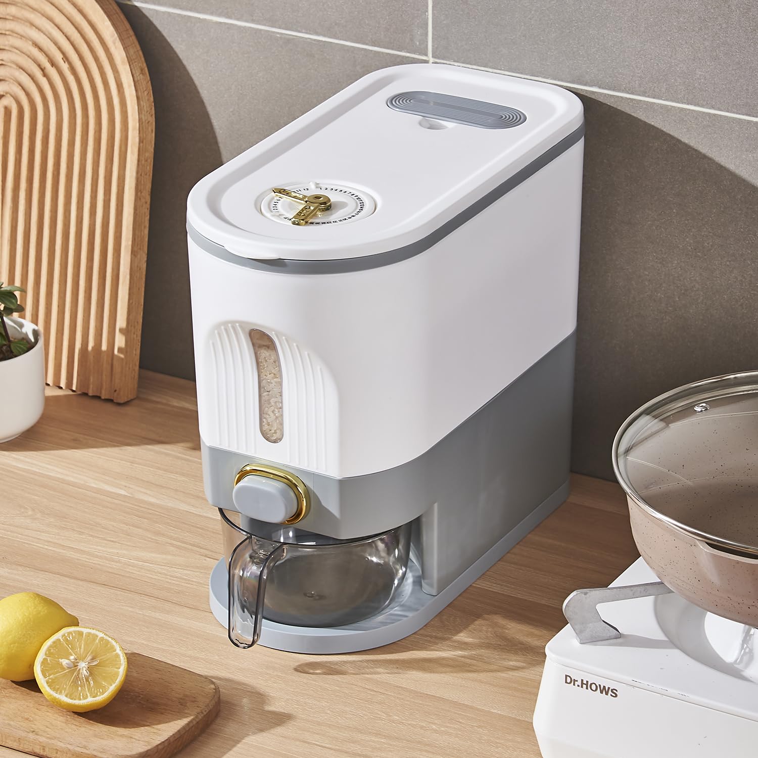 Sooyee rice container time scale visible for freshness tracking.