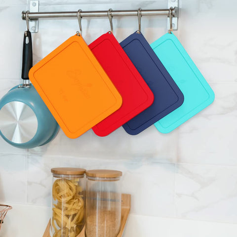 SOPHICO 11-Cup navy lid keeps leftovers fresh and organized.