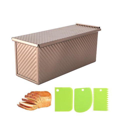 Spmarkt bread pan with lid on preserves moisture for longer freshness.
