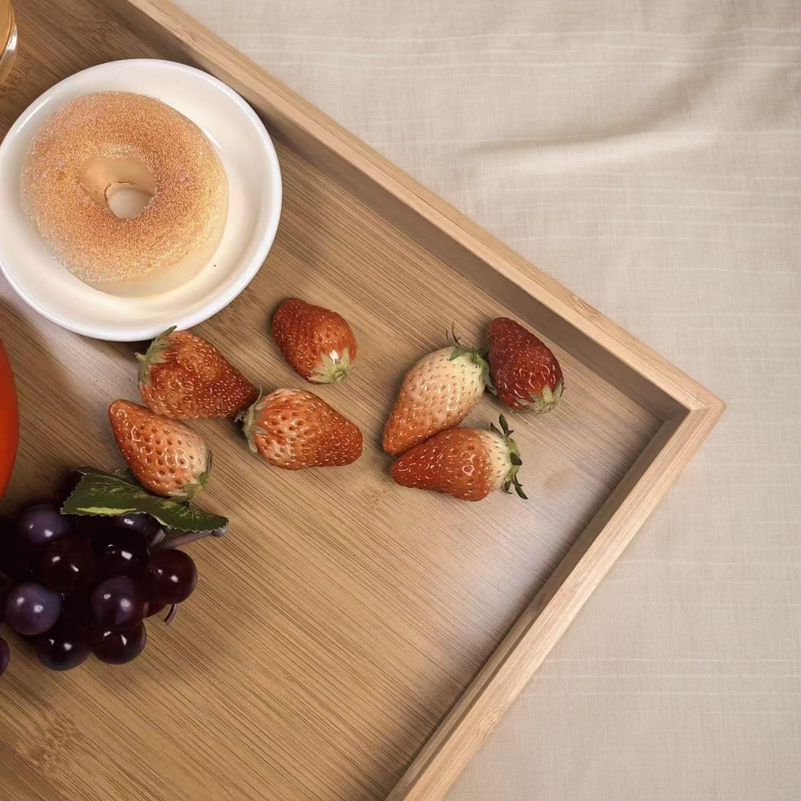 Sprieny bamboo wood tray suits breakfast, lunch, and dinner occasions.