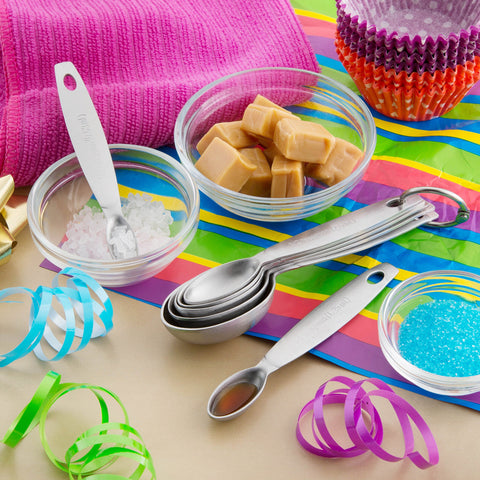Spring Chef dishwasher-safe construction simplifies cleanup after cooking.
