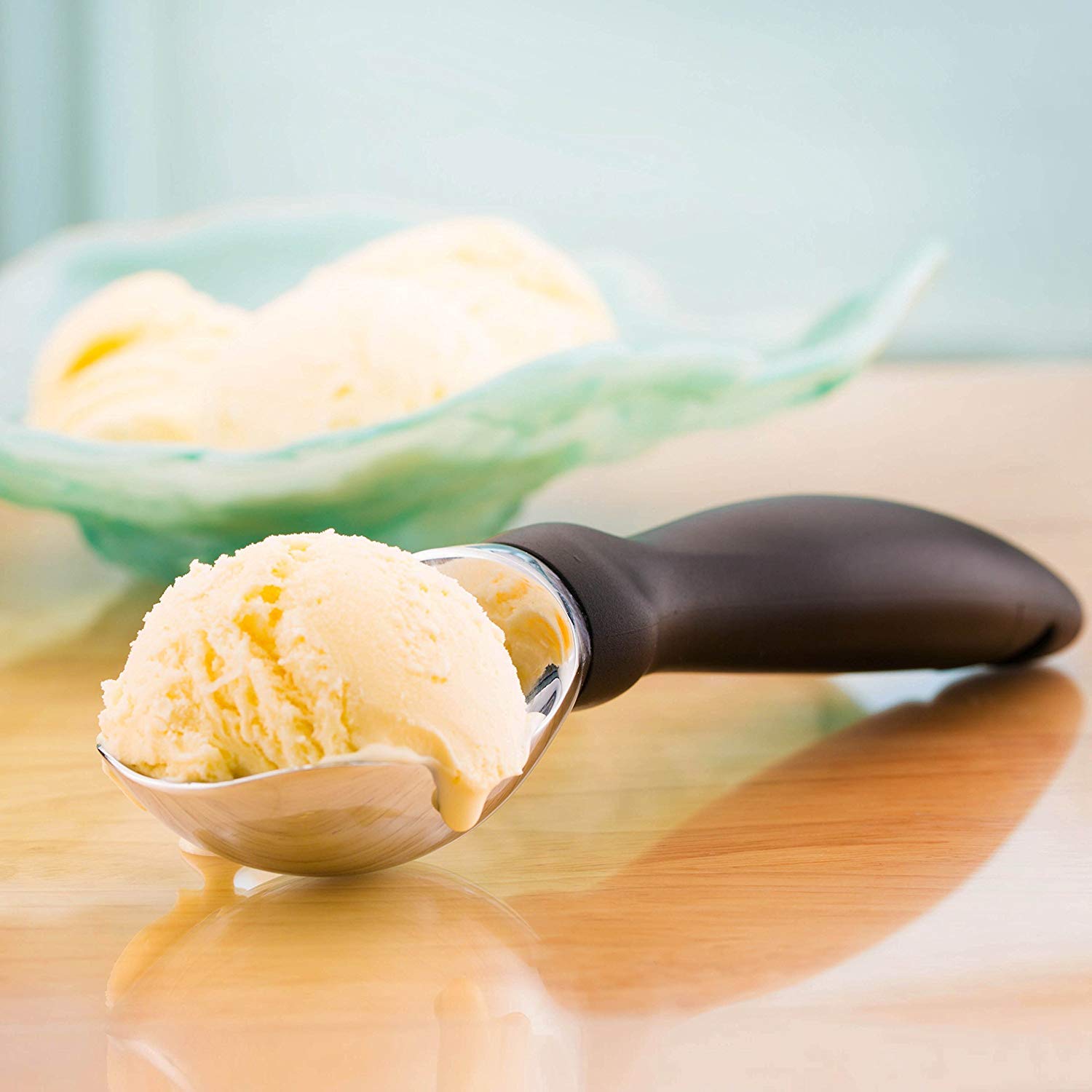 Spring Chef ergonomic grip reduces hand fatigue during longer scooping sessions.