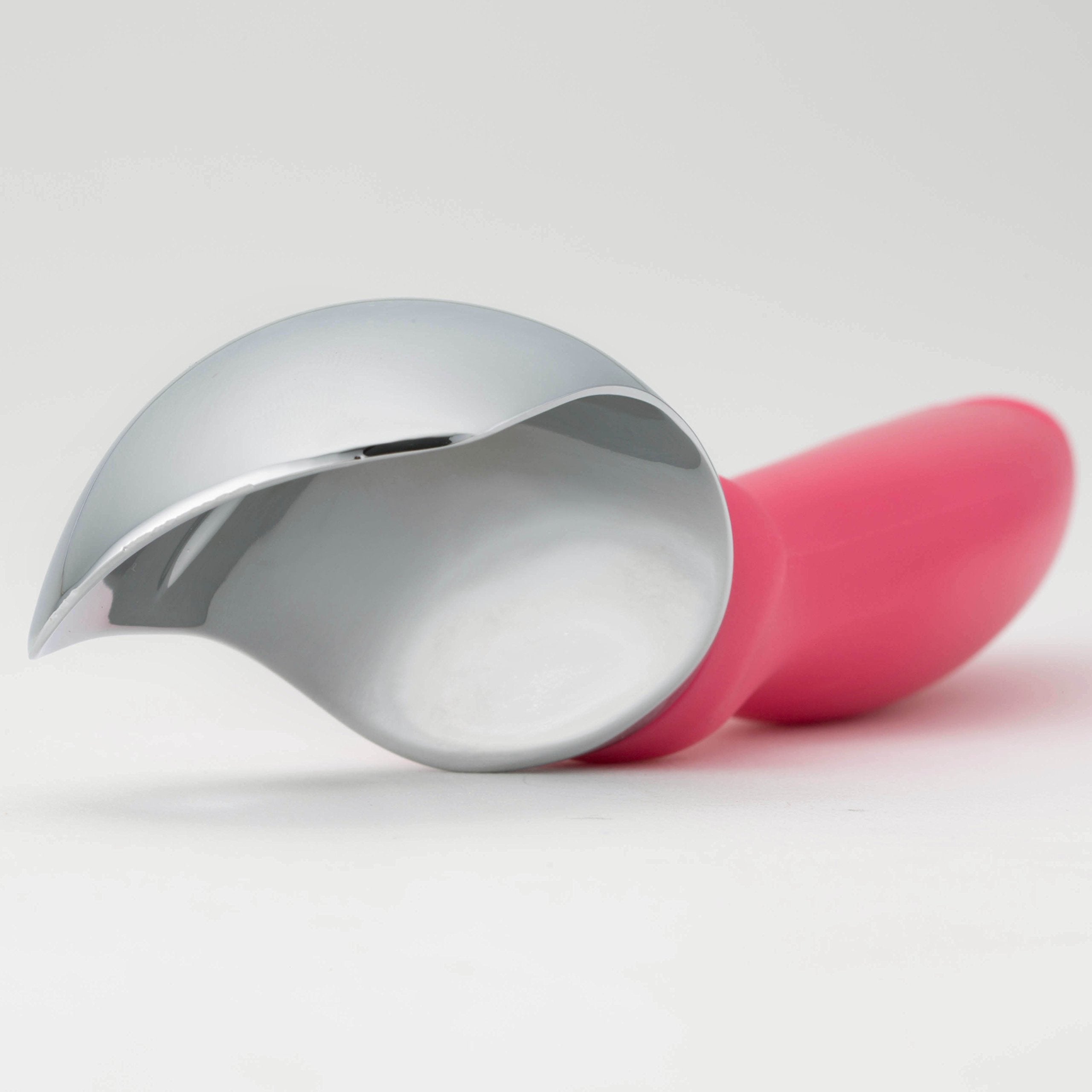Spring Chef gelato-friendly scoop glides through dense, frozen textures.
