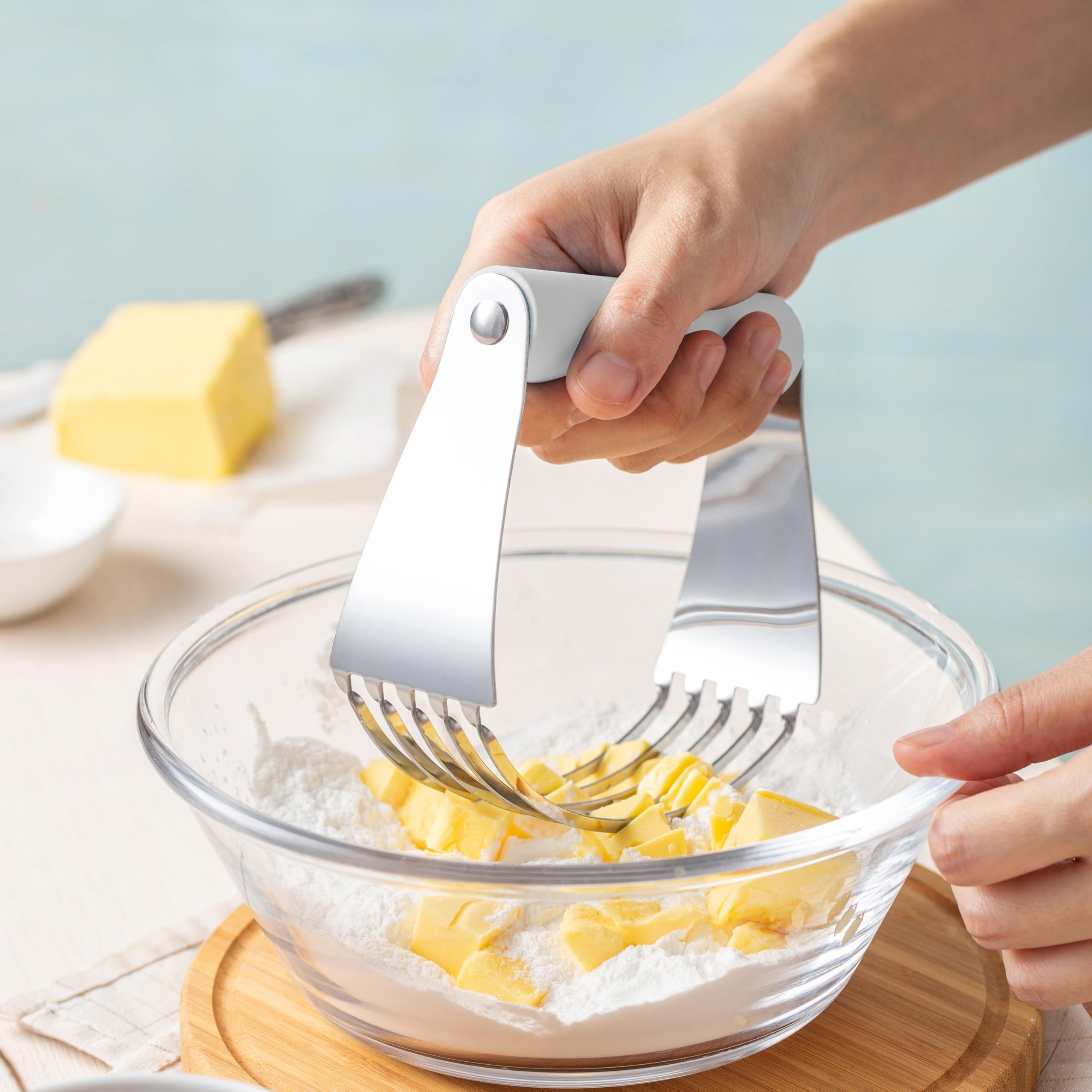 Spring Chef Pro easy-clean dough blender keeps hands safe during prep