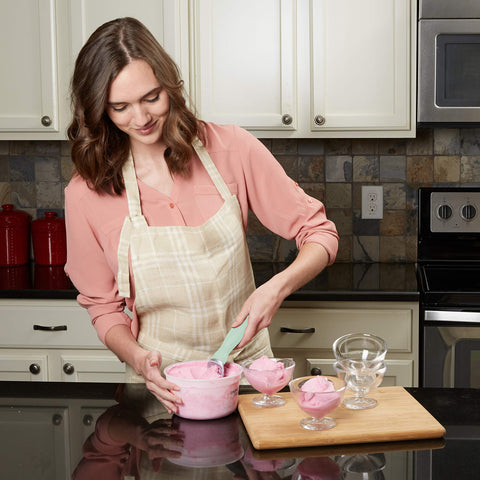 Spring Chef soft-grip anti-freeze handle stays comfortable when hands are wet.