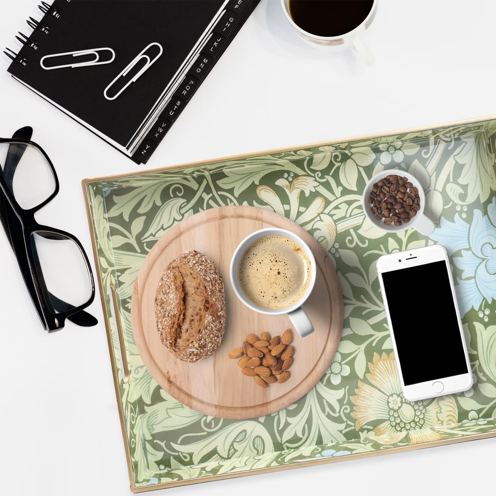 Spsyrine serving tray used for breakfast, snacks, or tea, keeping surfaces neat.