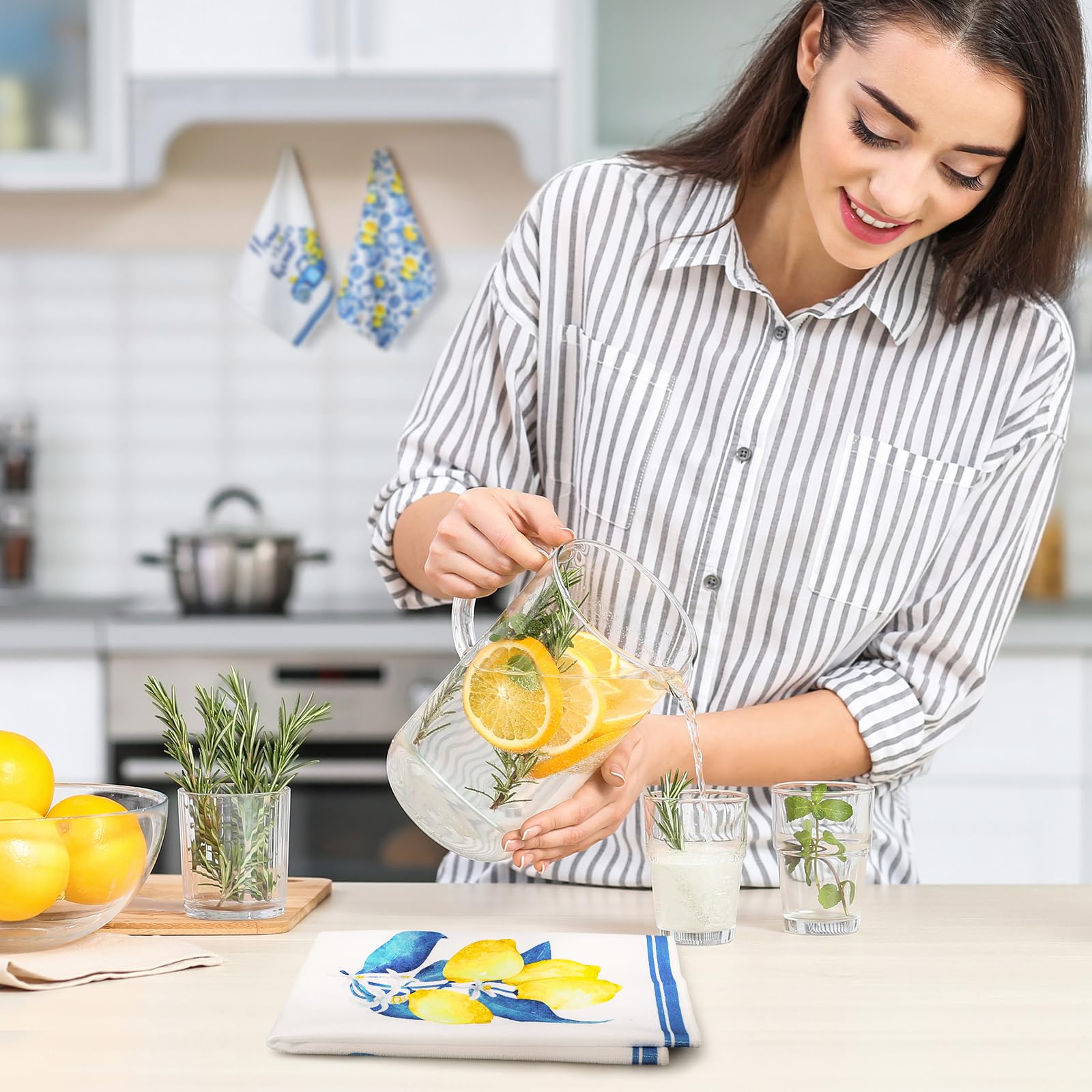 Sratte festive lemon towel, ideal for decor or gifting