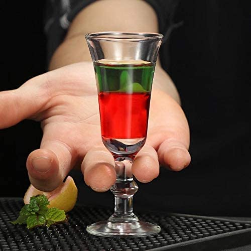 Srgeilzati dishwasher-safe shot glasses facilitate quick cleanup after events.