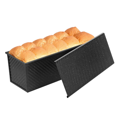 SS&CC Pullman loaf pan with lid, front view, promotes uniform slices and easy release.