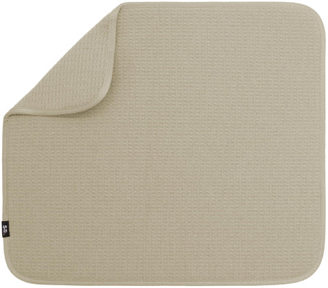 S&T INC. dish drying mat on counter absorbing water quickly.