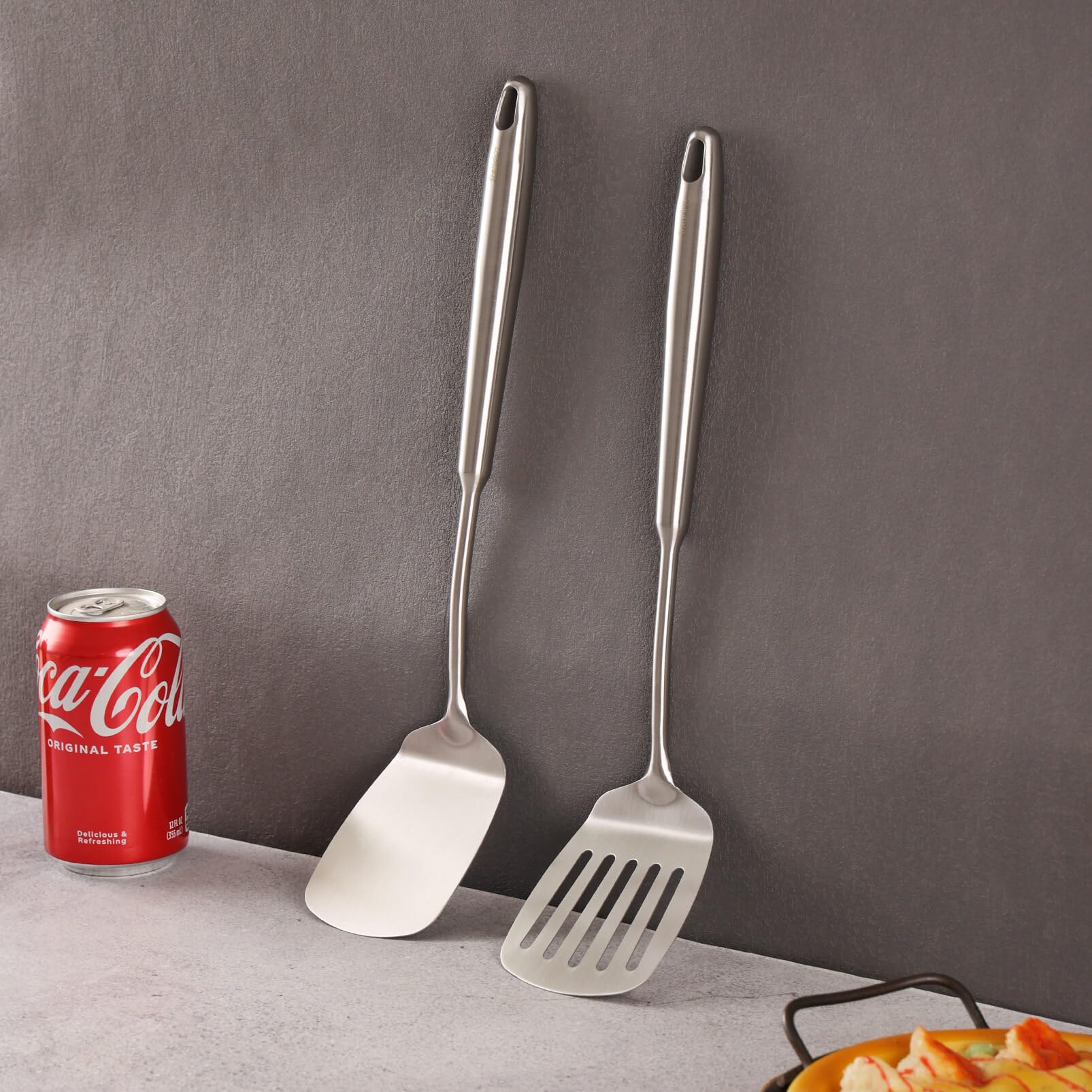 Standcn solid-turner for flipping and stirring during sautéing