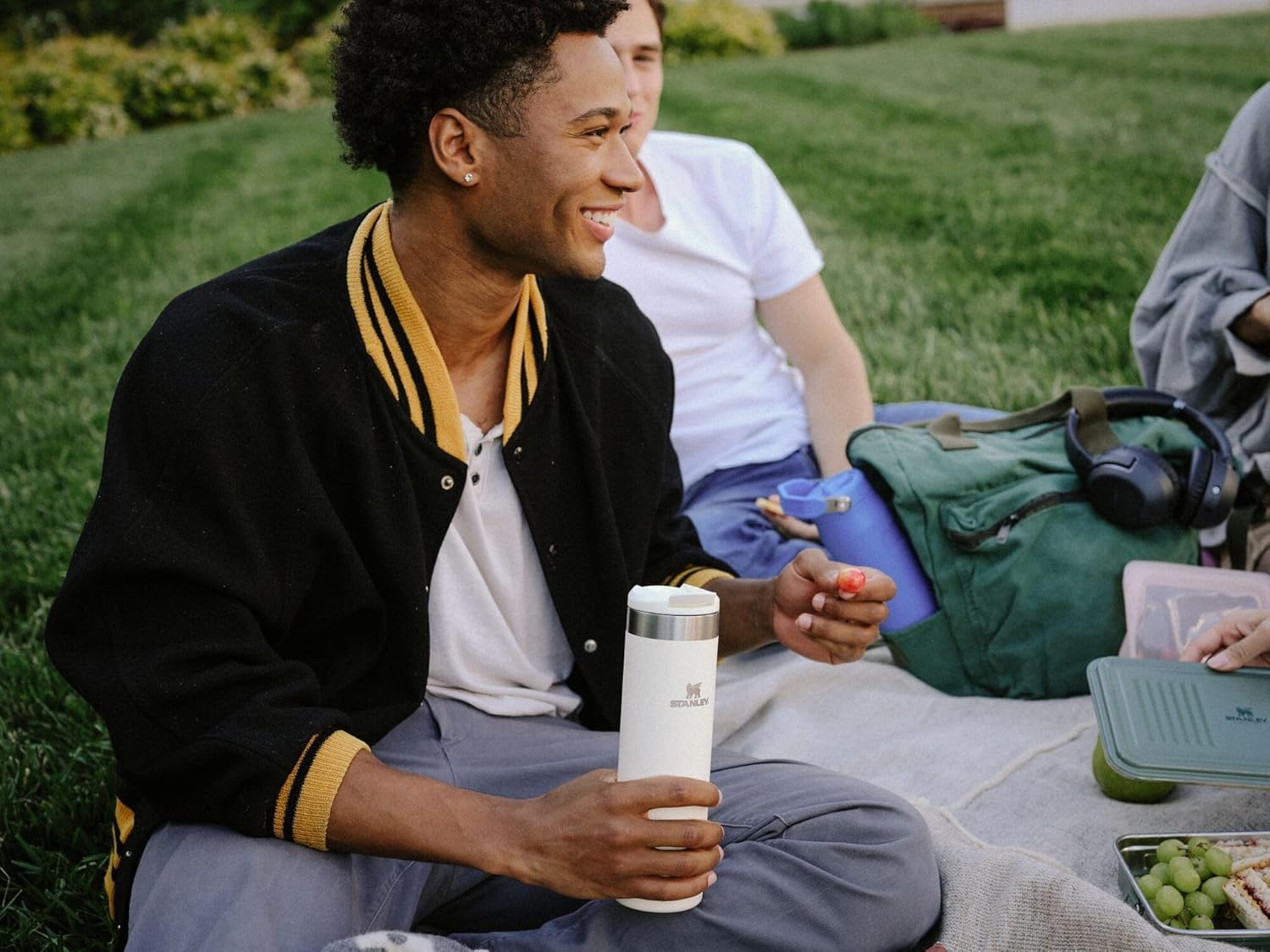 Stanley AeroLight Transit Bottle 20 oz insulated double walls, helps keep beverages cold longer.