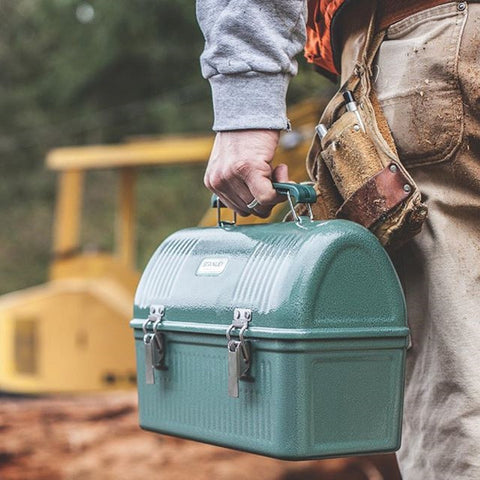 Stanley Classic Lunch Box sturdy hinges enhance long-term reliability