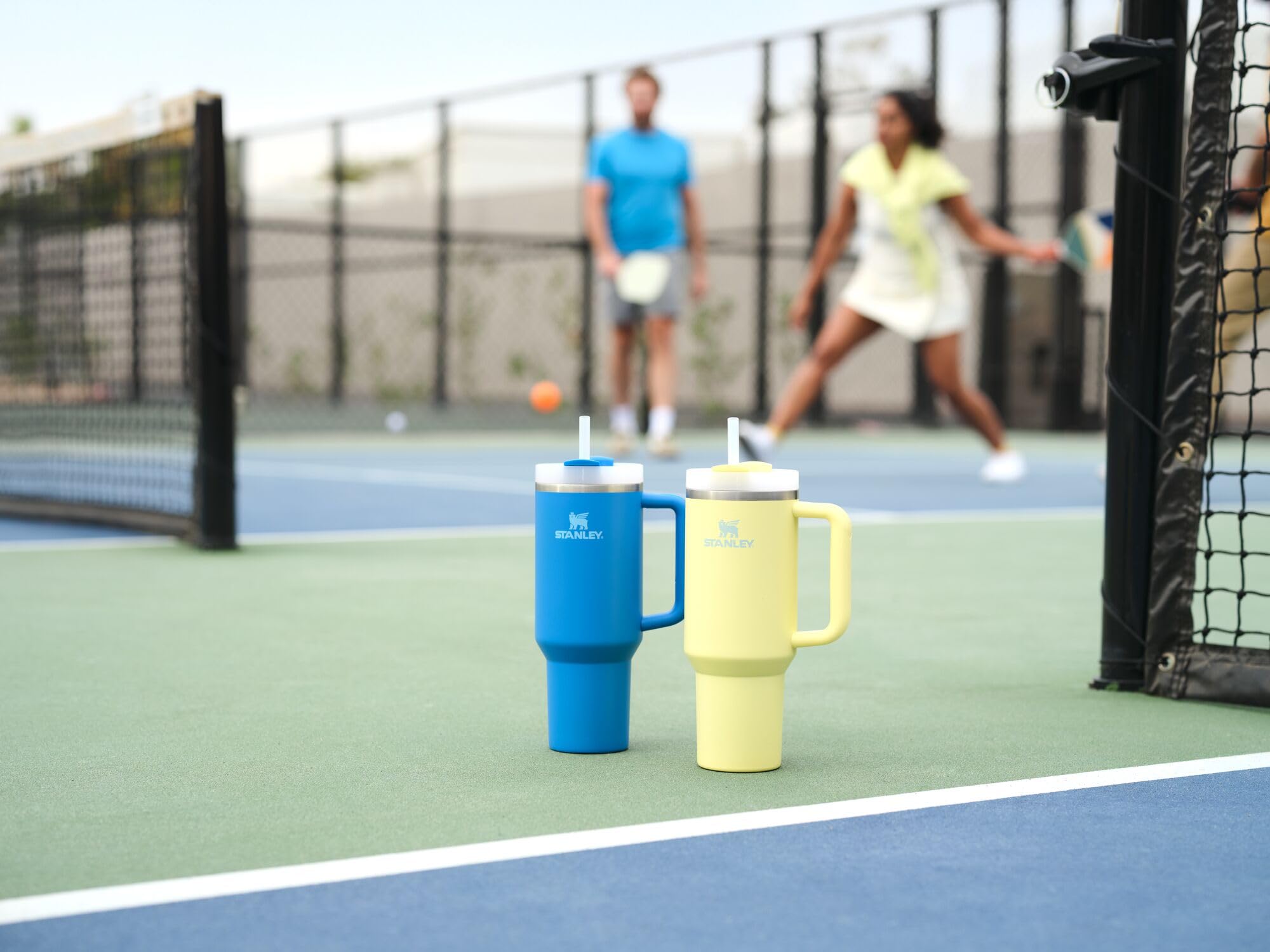STANLEY Quencher H2.0 full-cover top for added leak protection.