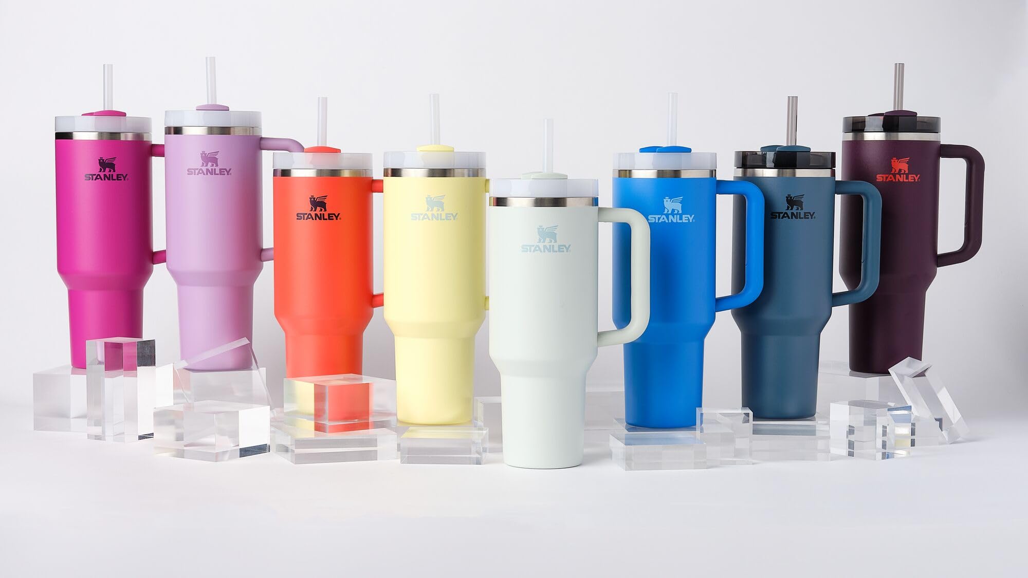 Dishwasher-safe tumbler and lid for quick cleaning.