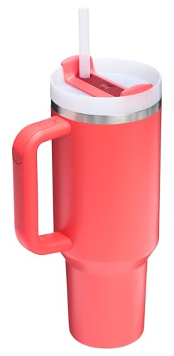 Ergonomic handle on STANLEY Quencher H2.0 for comfortable carrying