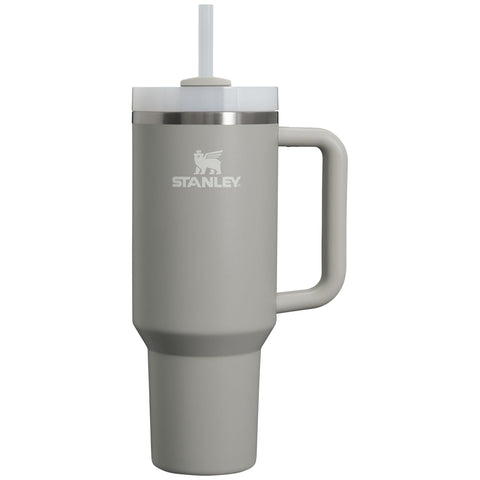 STANLEY Quencher H2.0 Ash with ergonomic handle for easy transport and hydration on the go.