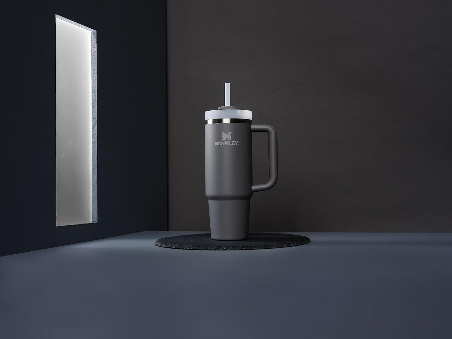 STANLEY Quencher H2.0 BPA-free stainless steel for safe daily hydration.