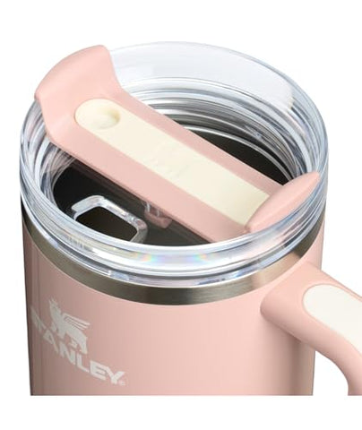 FlowState three-position lid close-up enhances spill resistance during travel.