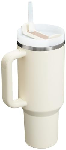 The Stanley Quencher H2.0 cream side view with ergonomic handle ready for travel and daily use.