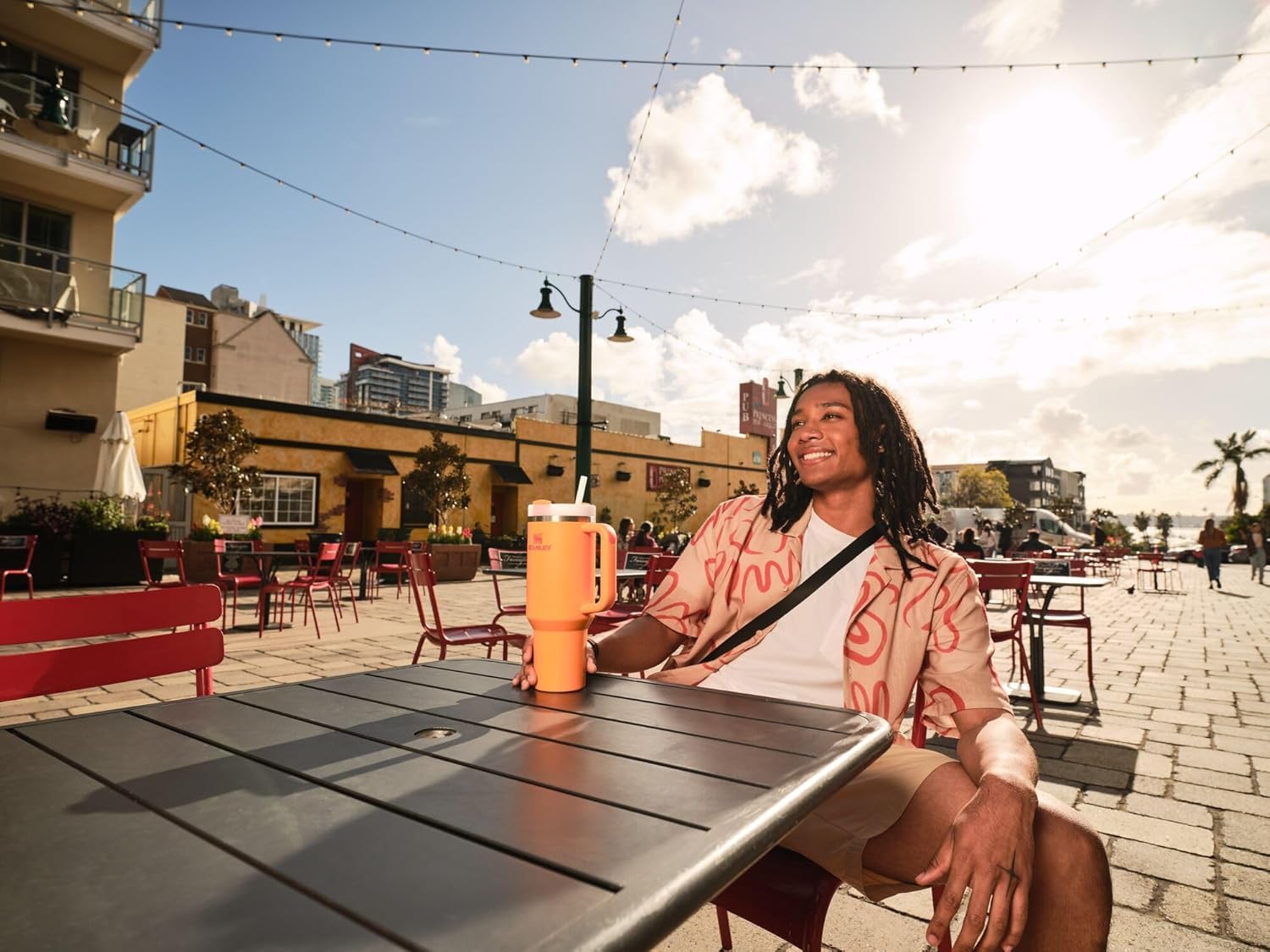 Stanley Quencher H2.0 40 oz dishwasher-safe for easy cleaning.