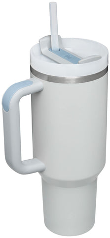STANLEY Quencher H2.0 40 oz side view with handle for easy everyday carry.