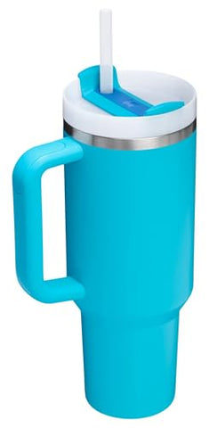 Stanley FlowState full-cover-top ensures leak-resistance while traveling.