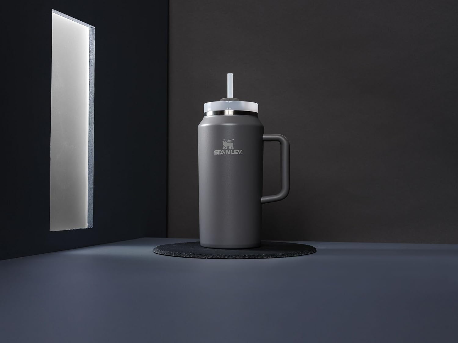 64-ounce Quencher H2.0 capacity ideal for long outings.