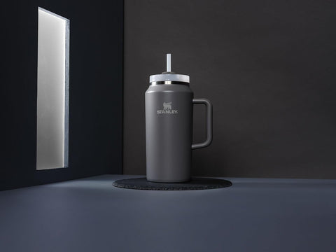 64-ounce Quencher H2.0 capacity ideal for long outings.