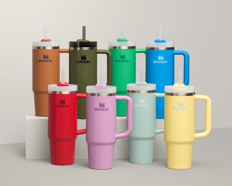 Meadow STANLEY Quencher H2.0 with full-cover top to prevent leaks.