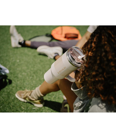 40-ounce capacity reduces refills on hikes or long days.