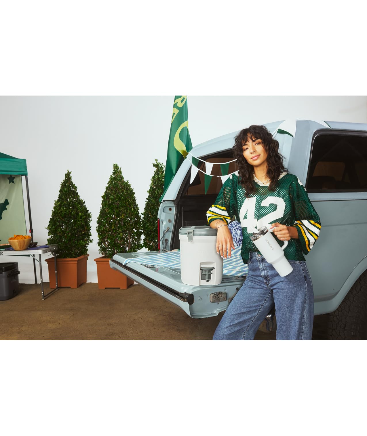 Narrow base of STANLEY Quencher ProTour fits most car cup holders for easy transport