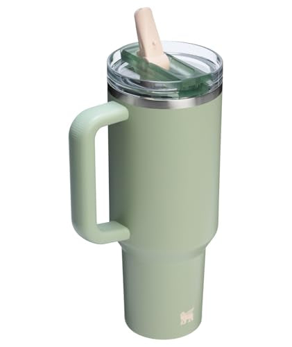 STANLEY Quencher ProTour leakproof lid keeps beverages secure during travel.