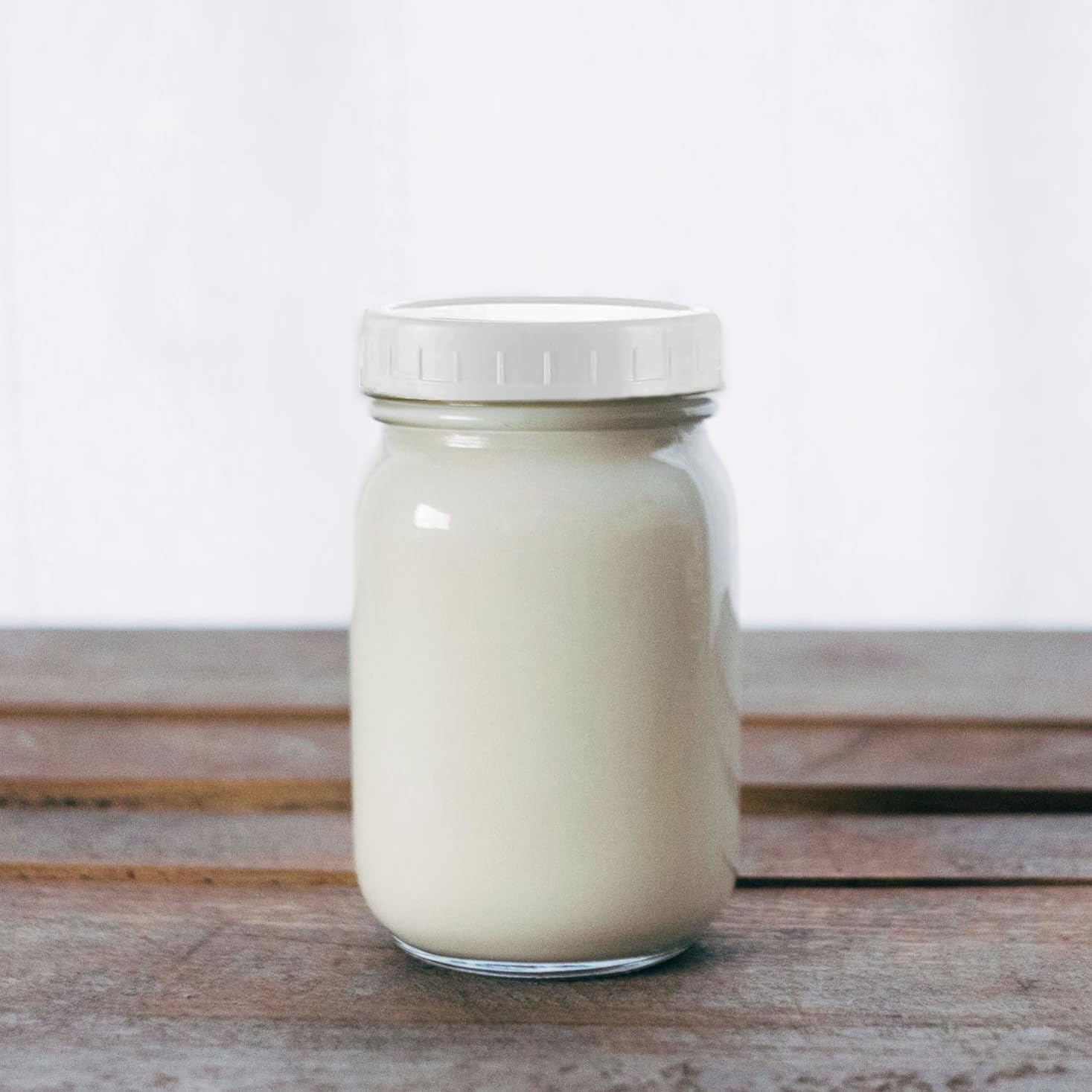 Staruby airtight seal helps keep contents fresh.