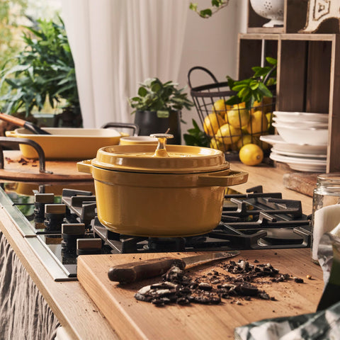 Staub 4-qt round oven citron searing-brown-meat for rich flavor.