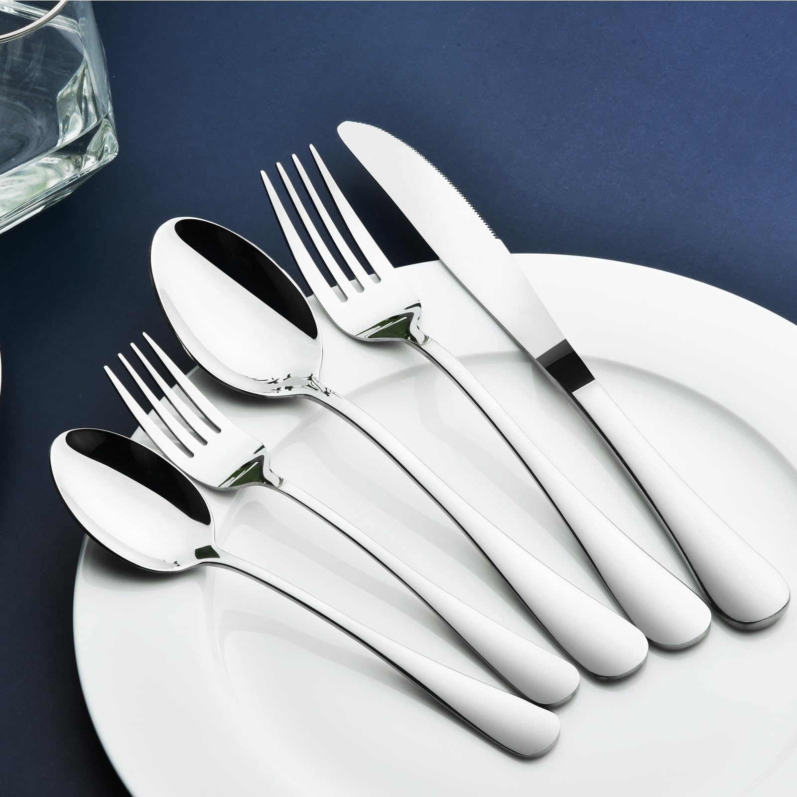 Stilloye 45-piece silverware set dinner spoons with balanced weight.