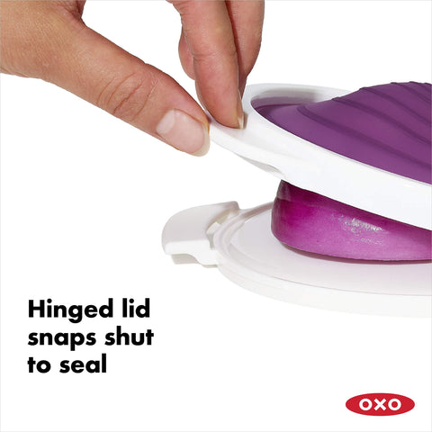 Stretchy silicone lid seals any onion shape to trap aromas.