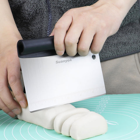 Suanyok flexible plastic dough scraper with handle shapes dough on a mat