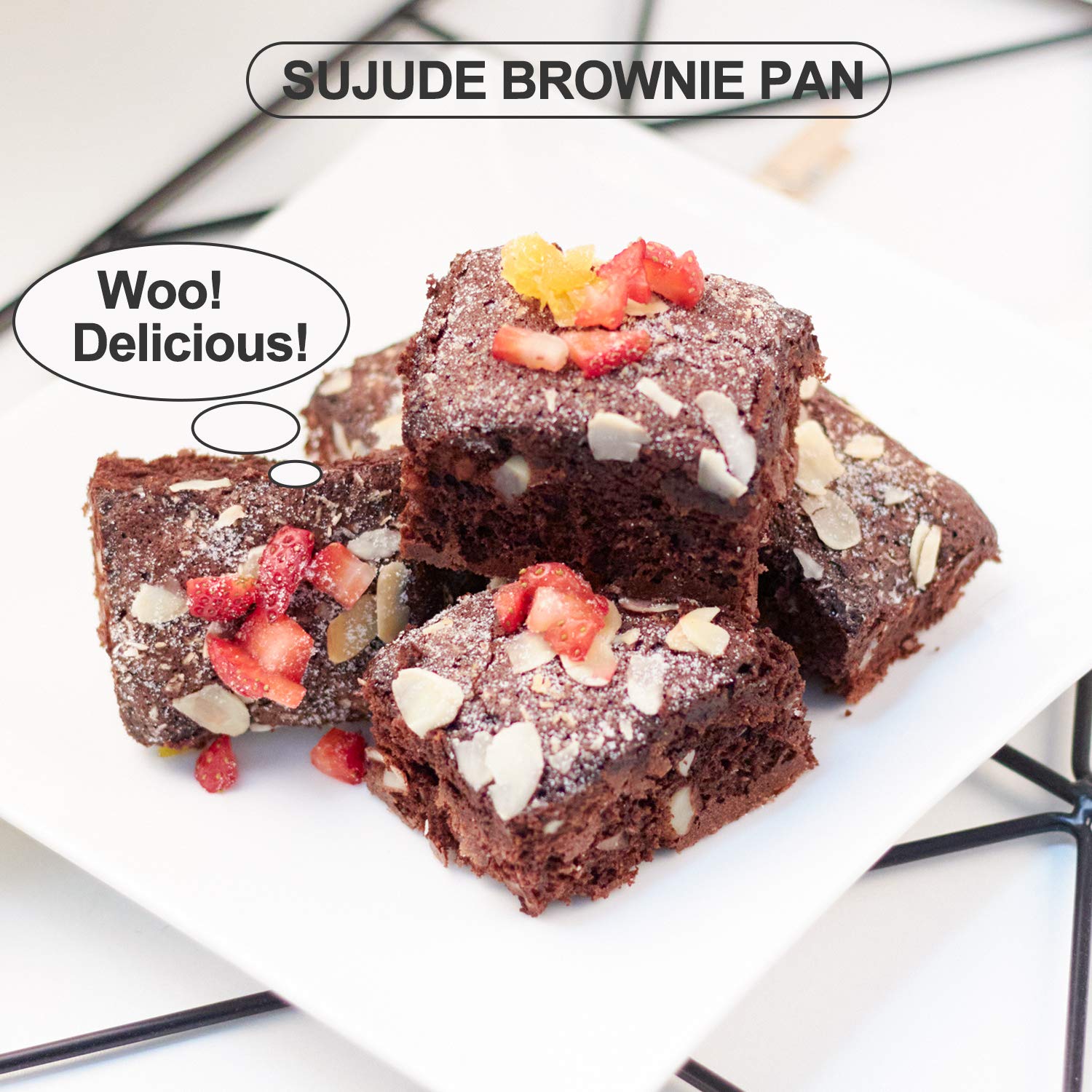 Easy-release surface on SUJUDE brownie pan for simple cleanup.
