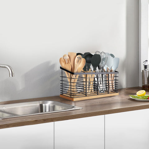 Suli gift-worthy utensil holder for housewarmings and holidays.